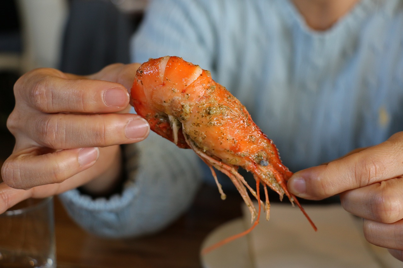 龍魚在上面不動怎么回事（龍魚在上面不愛游動）