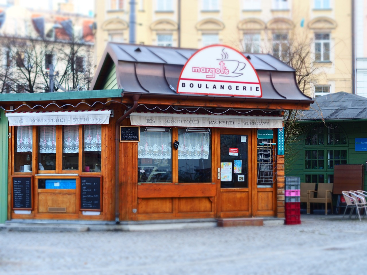 邵陽市賣魚缸的店在哪里有賣魚（邵陽漁具批發(fā)市場）