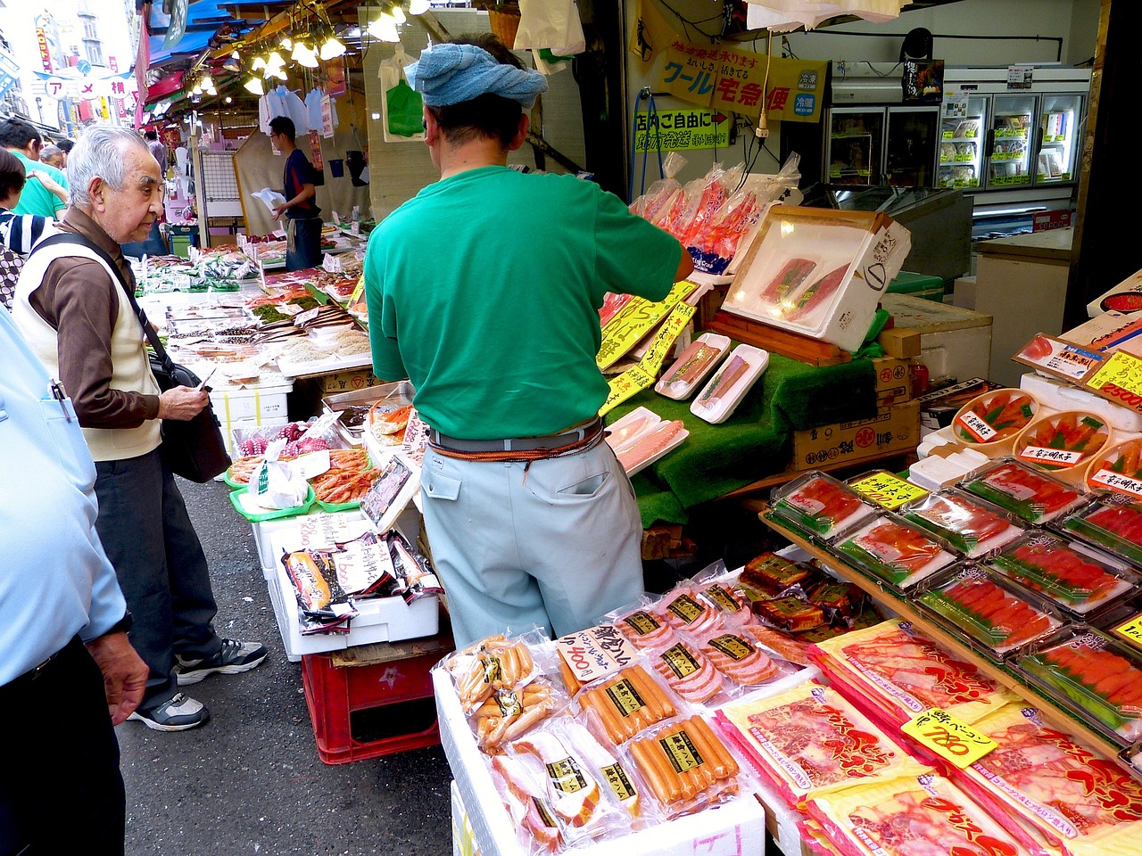 附近批發(fā)魚缸店地址電話多少，附近批發(fā)礦泉水 觀賞魚 第4張