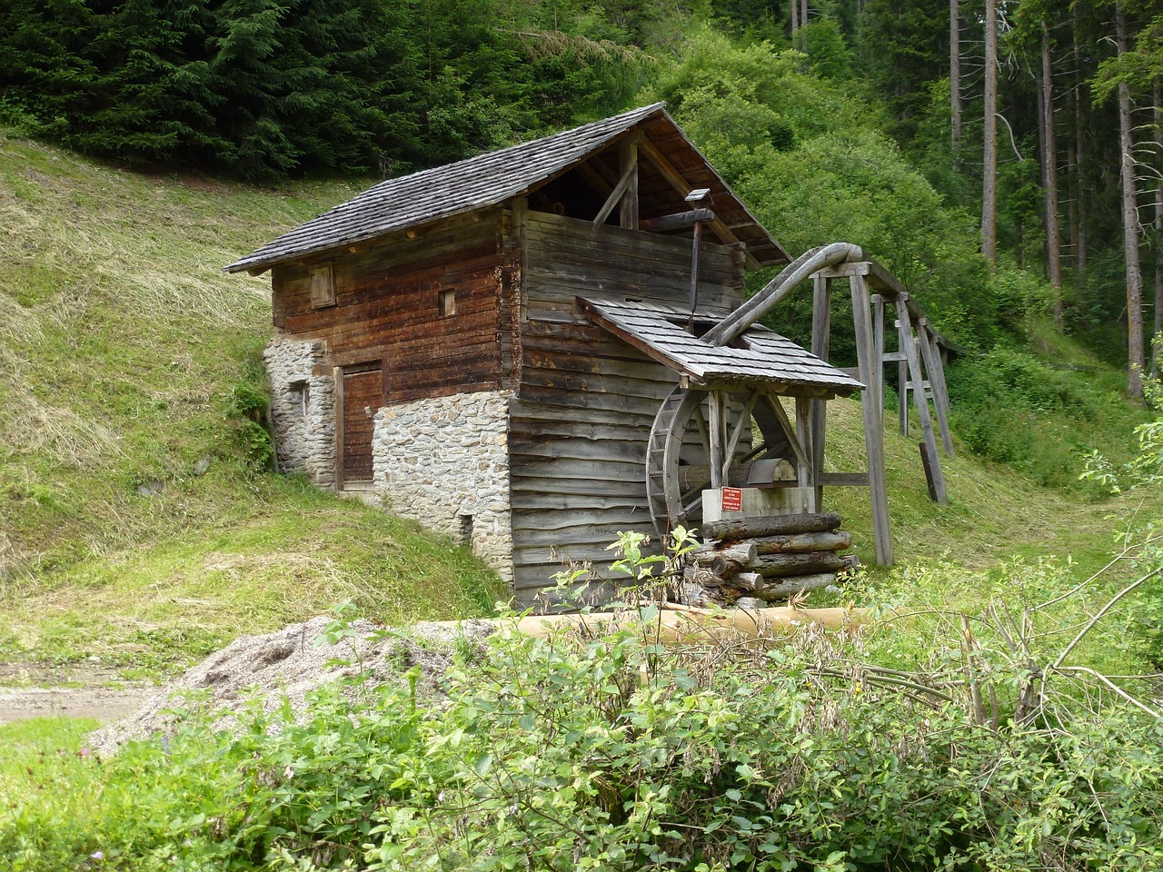 農(nóng)村庭院假山水池制作步驟（2米庭院魚池建造全過程） 廣州景觀設(shè)計 第2張