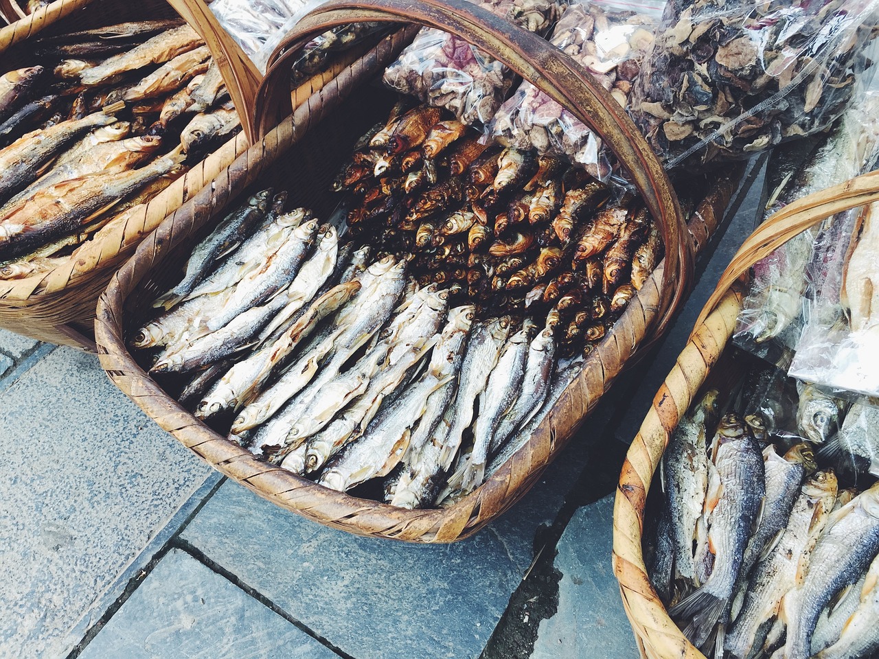 雷龍魚老是蹭身體(雷龍魚翻身蹭沙子) 超血紅龍魚 第3張