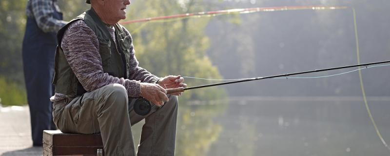 秋季釣魚釣深水好還是釣淺水好用什么餌料好 金龍福龍魚 第1張