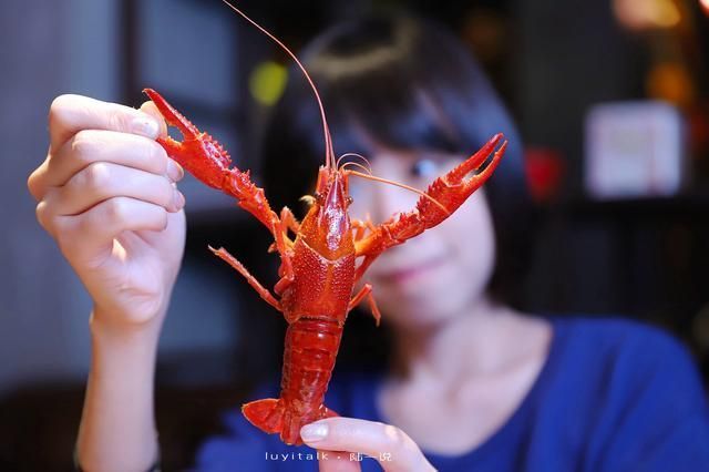 紅龍吃蝦好還是小魚好：關(guān)于紅龍魚喂食蝦與小魚的一些詳細(xì)信息