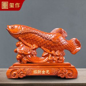 龍魚(yú)雕刻的寓意和象征風(fēng)水：翡翠龍魚(yú)的寓意和象征