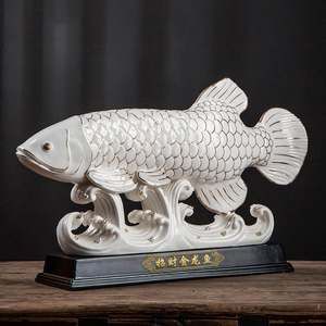 白色金龍魚(yú)擺件寓意：白色金龍魚(yú)擺件在中國(guó)傳統(tǒng)文化中被譽(yù)為吉祥富貴的象征