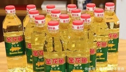 金龍魚老是顫抖：金龍魚老是顫抖可能是因為水質(zhì)問題、飲食問題、飲食問題