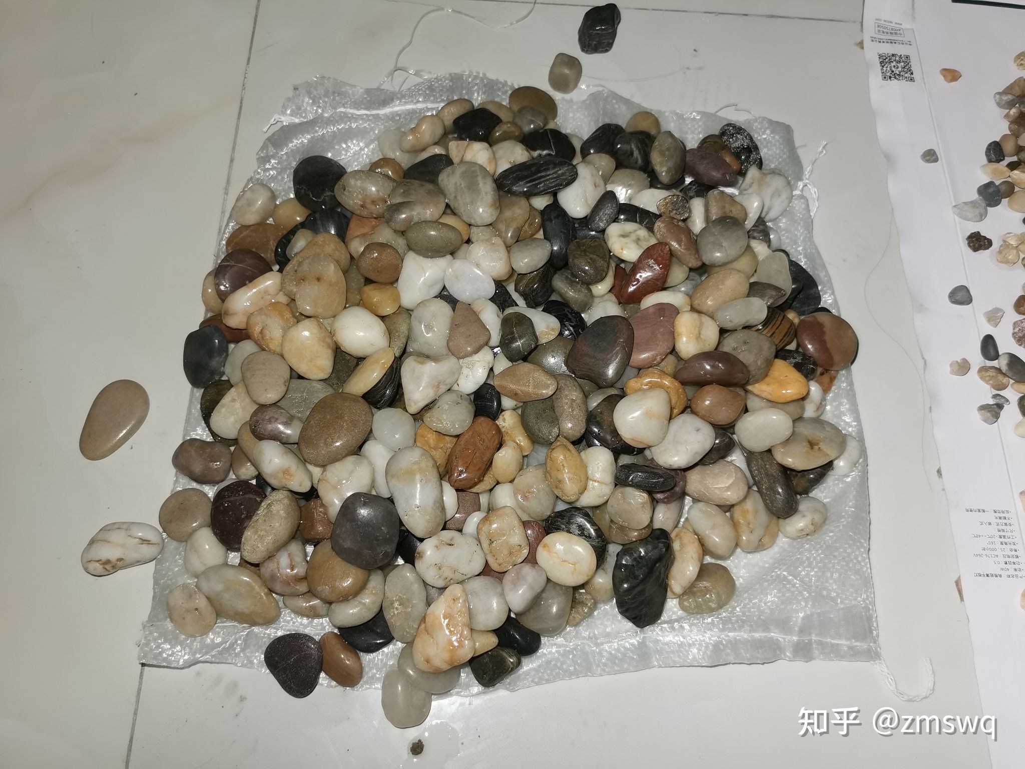 鵝卵石放魚缸有什么好處和作用：鵝卵石放魚缸有什么優(yōu)勢和需要注意的問題？ 魚缸百科 第3張