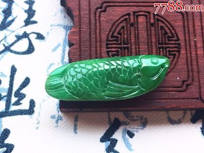 金龍魚(yú)翡翠：金龍魚(yú)翡翠不僅具有美學(xué)價(jià)值，還承載著深厚的文化內(nèi)涵和潛在的投資價(jià)值