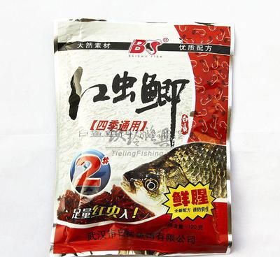 小龍魚喜歡吃什么餌料：小龍魚在不同的生長階段有不同的餌料喜好和需求