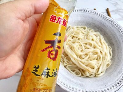 雞蛋面條出現(xiàn)小黑點是質量問題嗎？：金龍魚雞蛋面條出現(xiàn)小黑點并不一定意味著質量問題 龍魚百科 第1張