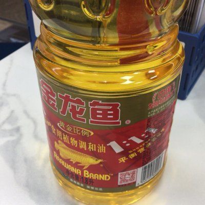 一桶金龍魚油的容量是5升，這個(gè)信息在多個(gè)搜索結(jié)果中得到了確認(rèn)：一桶金龍魚5升的油是多少斤？ 龍魚百科 第3張