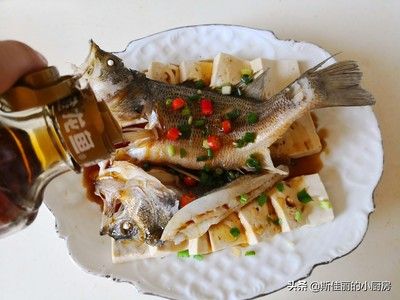 吃的龍魚(yú)是什么魚(yú)做的（史上最經(jīng)典的龍魚(yú)混養(yǎng)及混養(yǎng)及混養(yǎng)及混養(yǎng)配魚(yú)介紹）