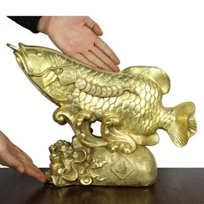 金龍魚擺件可以朝向家門口嗎：客廳金龍魚擺件魚頭朝向擺哪里好360問答 龍魚百科 第7張