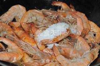 大蝦沒扒殼喂了金龍魚會死嗎（金龍魚吃整只蝦需要去殼嗎） 魚缸風水 第4張