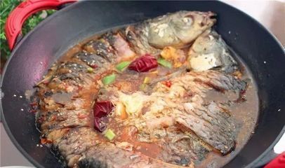 紅龍魚吃什么好（紅龍魚增色食物有哪些,紅龍魚飼料品牌推薦,紅龍魚活餌投喂技巧）