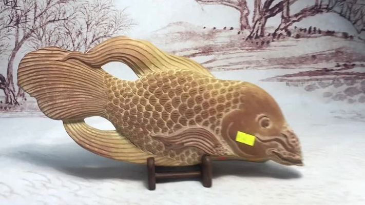 金龍魚(yú)掛畫(huà)適合掛哪里（金龍魚(yú)掛畫(huà)在風(fēng)水學(xué)中具有添財(cái)添祿、化煞驅(qū)邪的作用） 龍魚(yú)百科 第2張