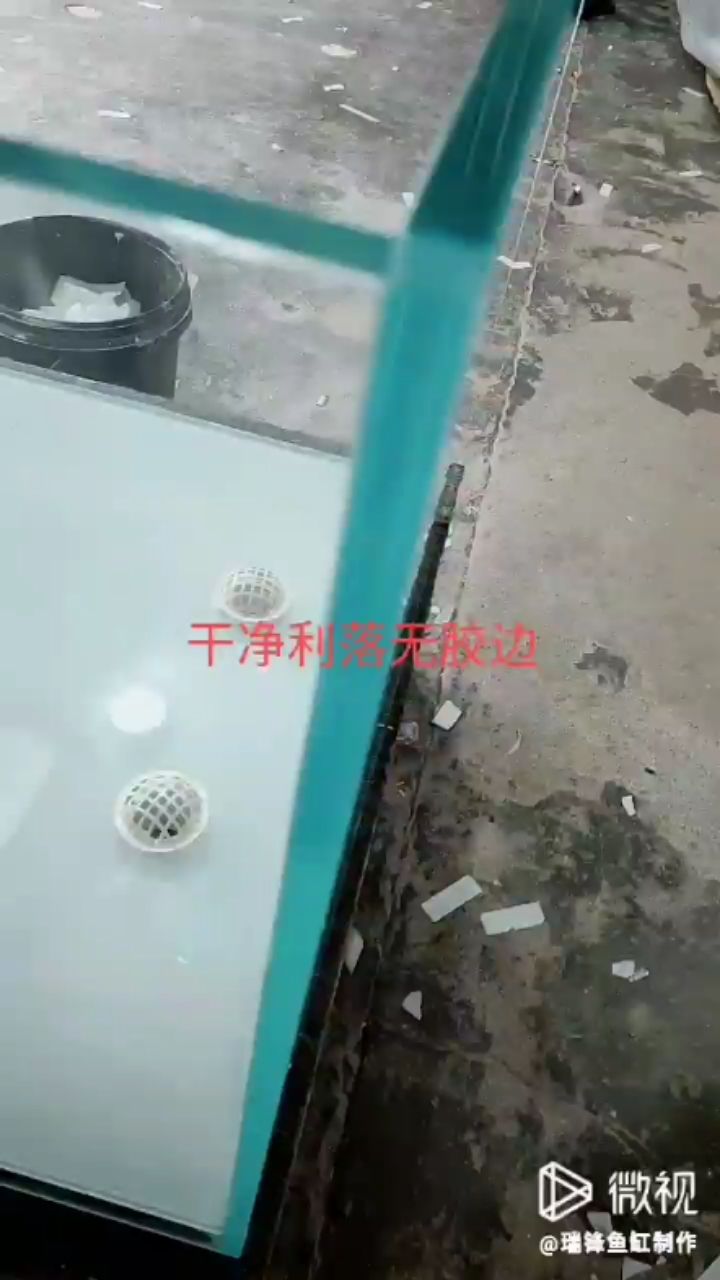 干凈利落無(wú)膠邊金晶超白看著舒服