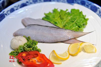 刀魚搭配什么食材更美味，刀魚餛飩餡料配方清蒸刀魚的烹飪技巧香辣刀魚的家常做法 觀賞魚市場（混養(yǎng)魚） 第4張