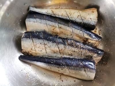 秋刀魚營養(yǎng)價(jià)值介紹，秋刀魚與其他魚類比較,秋刀魚烹飪方法介紹 觀賞魚市場(chǎng)（混養(yǎng)魚） 第3張