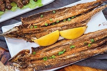 刀魚的食用禁忌有哪些？：刀魚與秋刀魚的區(qū)別，孕婦飲食安全指南